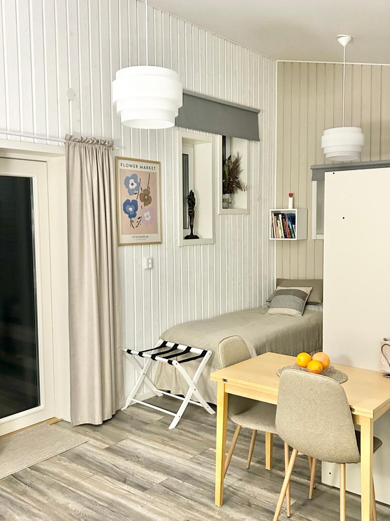 Lilla Huset Bed & Breakfast - Countryside Guesthouse, Free Parking Örebro Eksteriør bilde