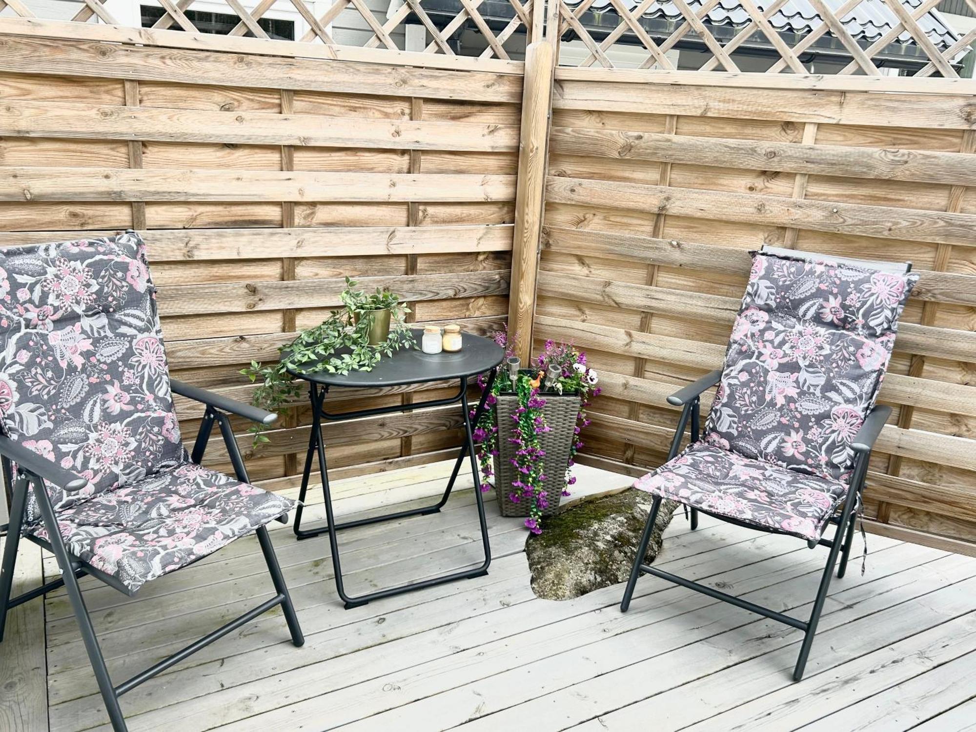 Lilla Huset Bed & Breakfast - Countryside Guesthouse, Free Parking Örebro Eksteriør bilde
